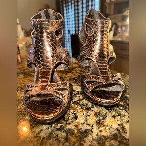 BCBGMaxAzria Snakeskin Heels in copper Snskeskin